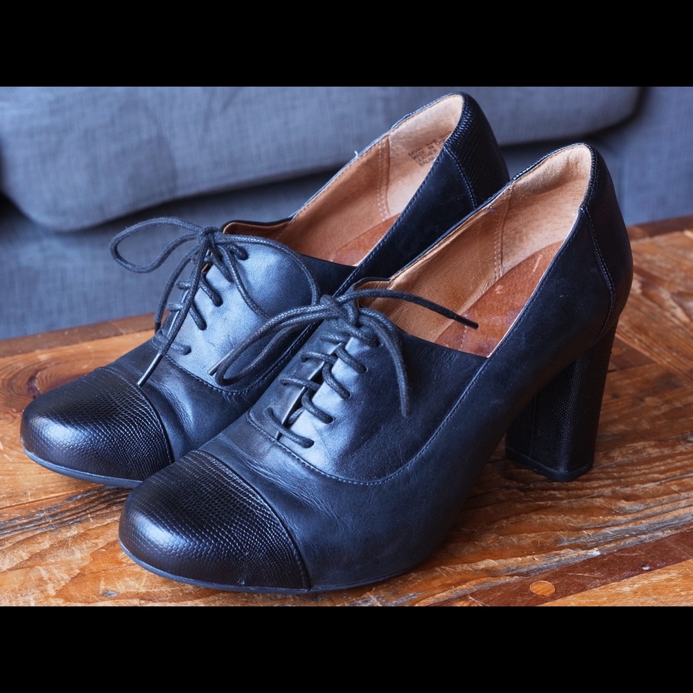 Clarks Indigo Oxford Heels